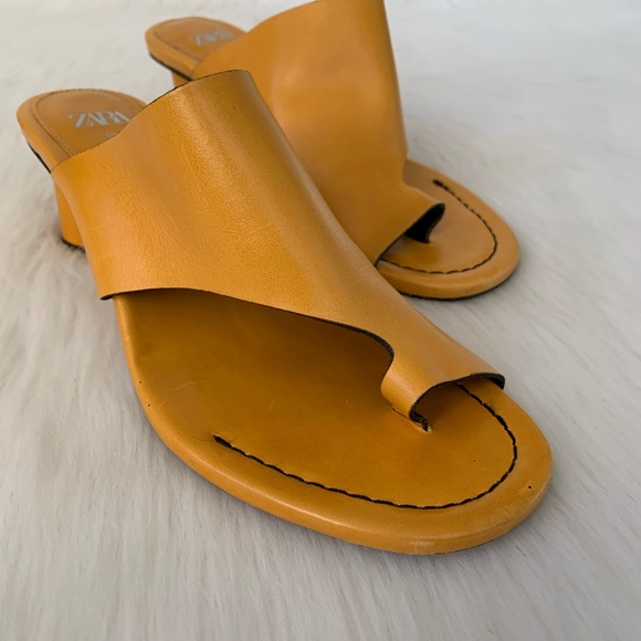 Zara Mustard Yellow Round Heel Sandals Size 40/9
